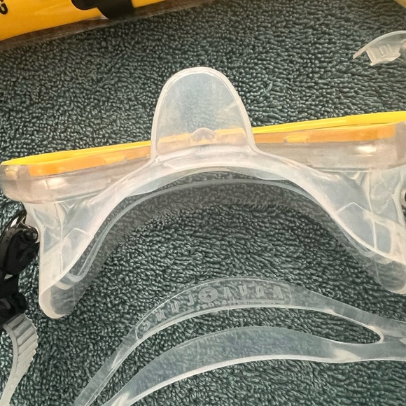 AQUA LUNG SWIM MASK AND SNORKEL- NWT YELLOW/ CLEAR/ BLACK-CHILD- CUB COMBO - Picture 6 of 14